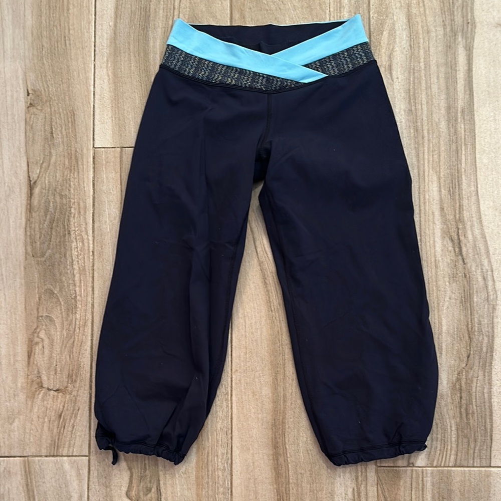 Women’s Lululemon Dharana Athletica cropped leggings sz 6